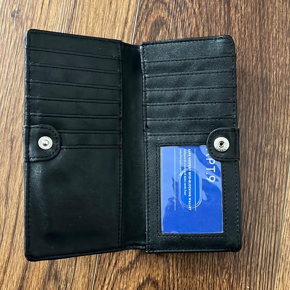 Apt 9 black wallet